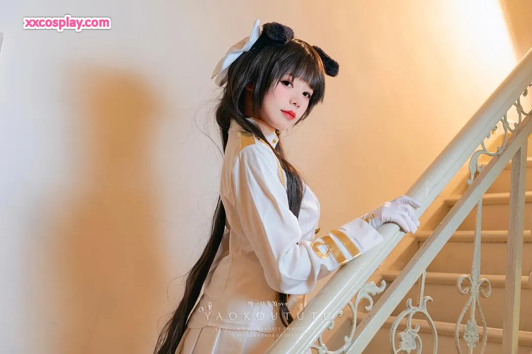 Yaoyikoutunv as Atago from Azur Lane